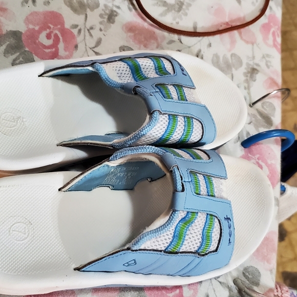 EUC womens reef slides, awesome condition. size M's 7 or W's 8 - Picture 4 of 9